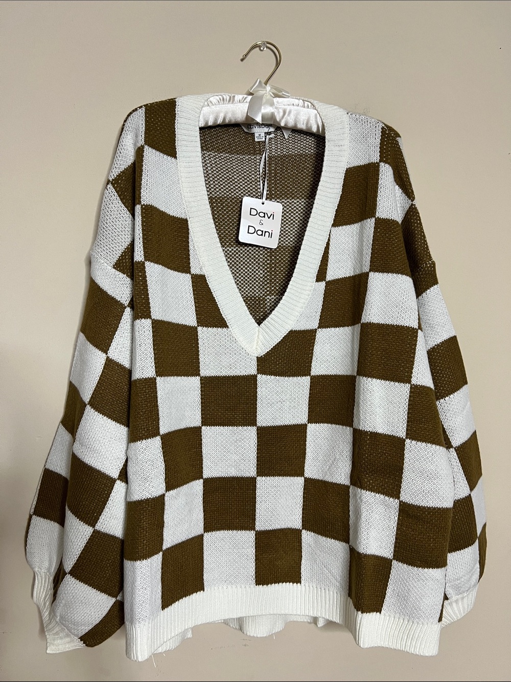🐐🐻🥥NEW DAVI & DANI Olive and White Checkerboard V-Neck Sweater